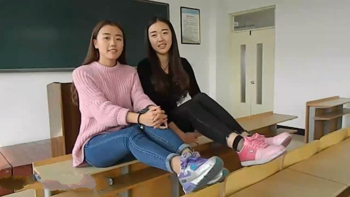 突围系列视频 NO.026-维逸双人舞蹈教室里展示丝袜和裸足
